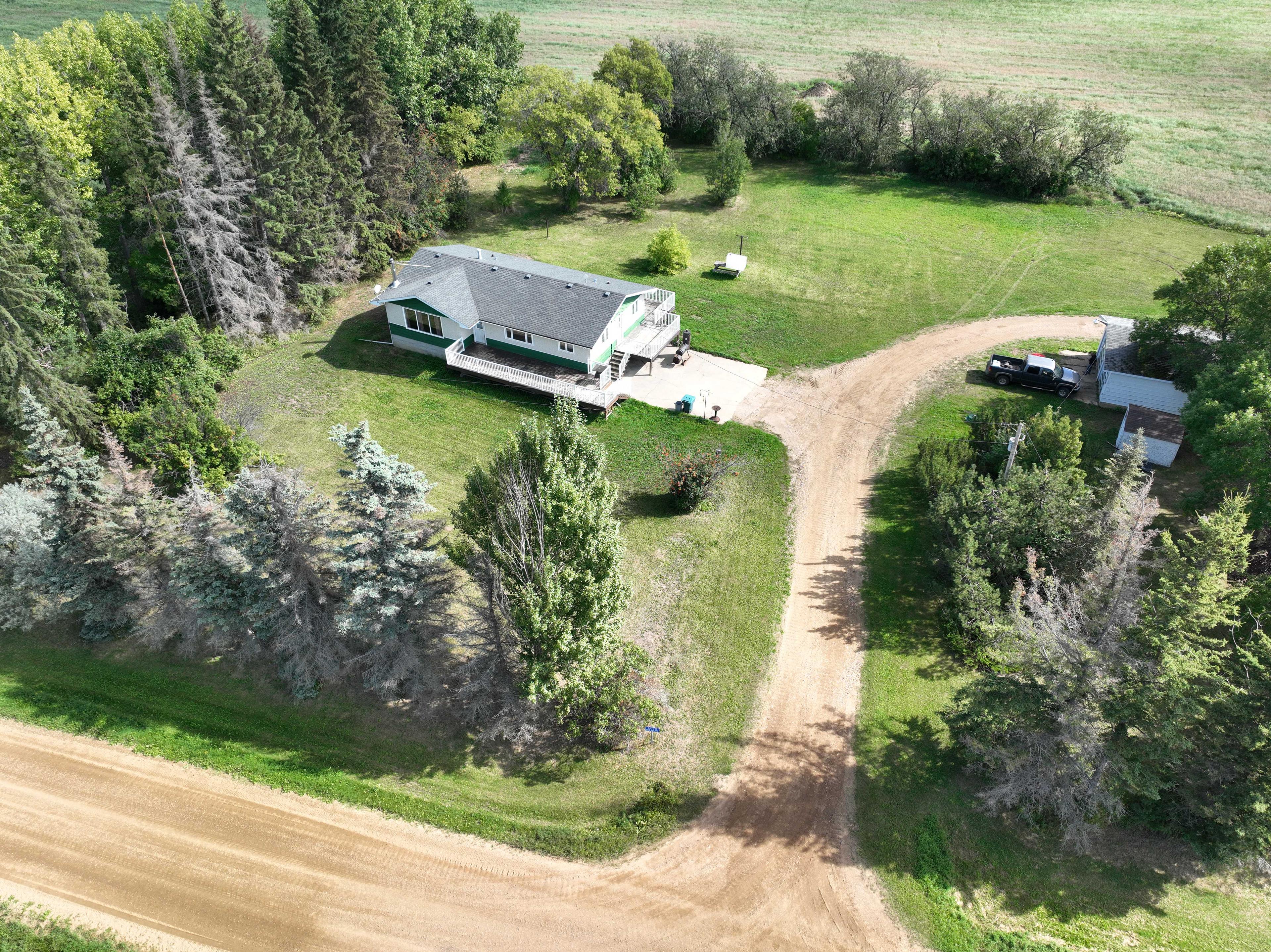 Photo of 5 bedroom, 2 bath home on 9.98 acres in Athabasca County